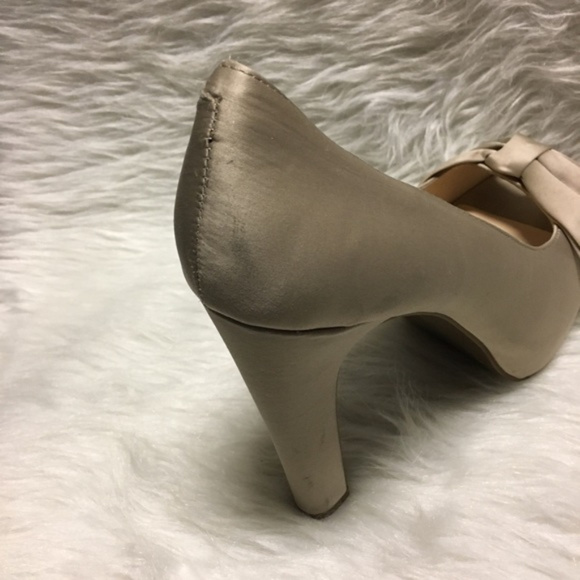 Guess peep toe heels with bow champagne color - Picture 8 of 8